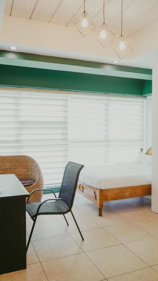 2428 Suites Urdaneta Luaran gambar