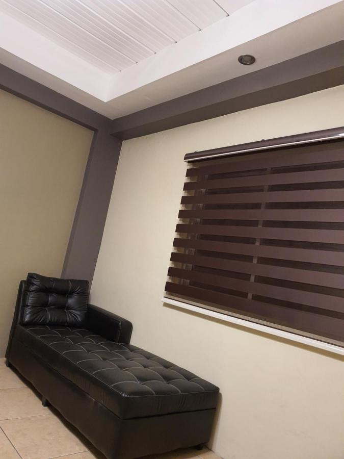 2428 Suites Urdaneta Luaran gambar