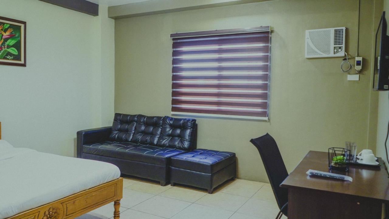 2428 Suites Urdaneta Luaran gambar