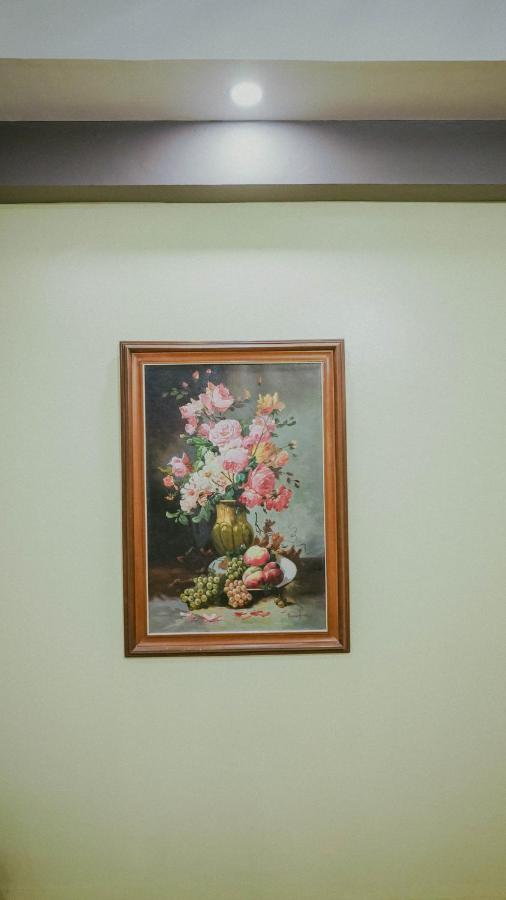 2428 Suites Urdaneta Luaran gambar