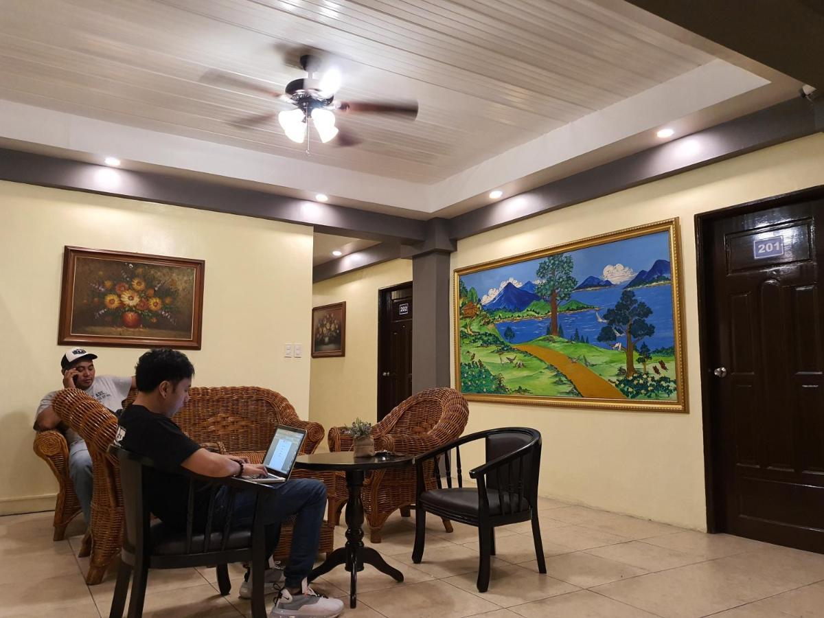 2428 Suites Urdaneta Luaran gambar
